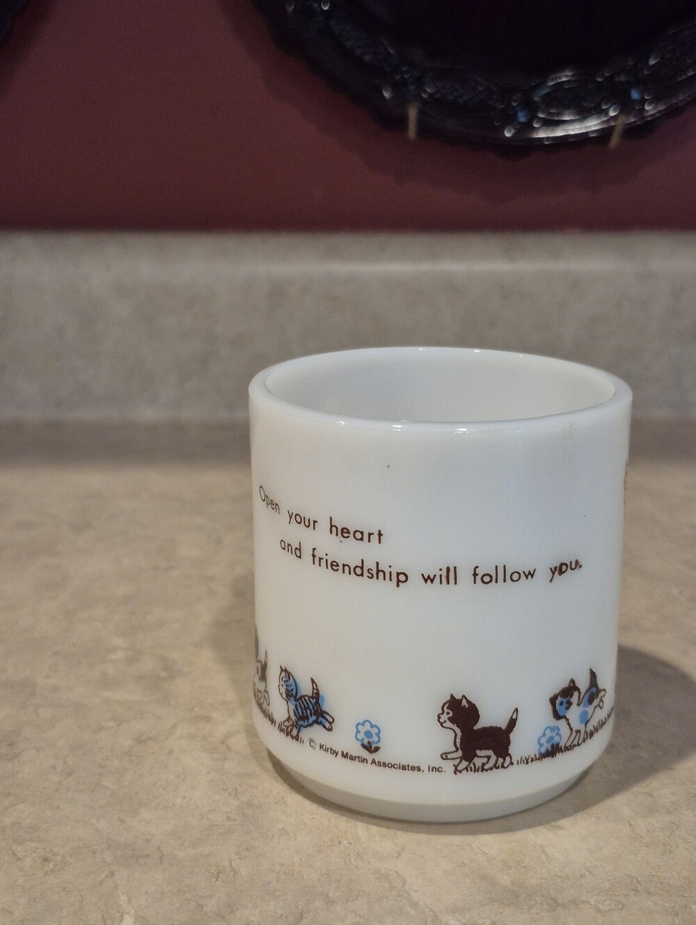Vintage Holly Hobbie Milk Glass Mug with Blue Sunbonnet Girl and Cats 1972 - Picture 3 of 9